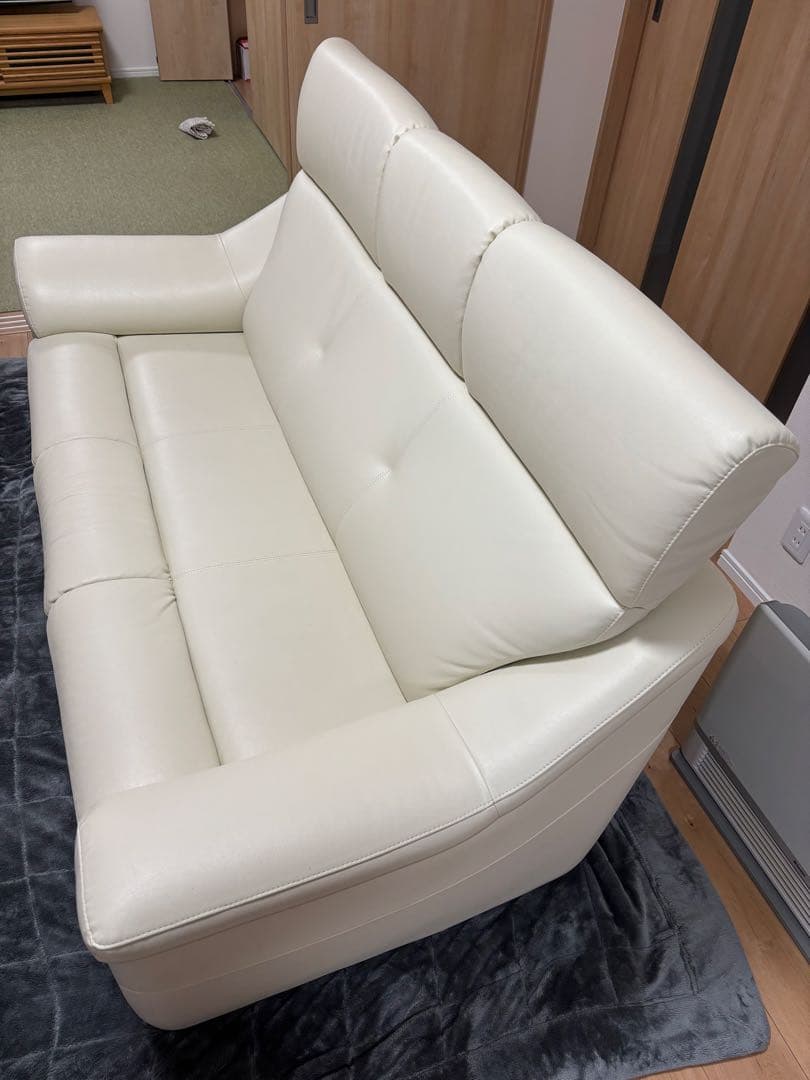 送料込み　ソフトレザーホワイト3人掛けソファ　東京インテリア
