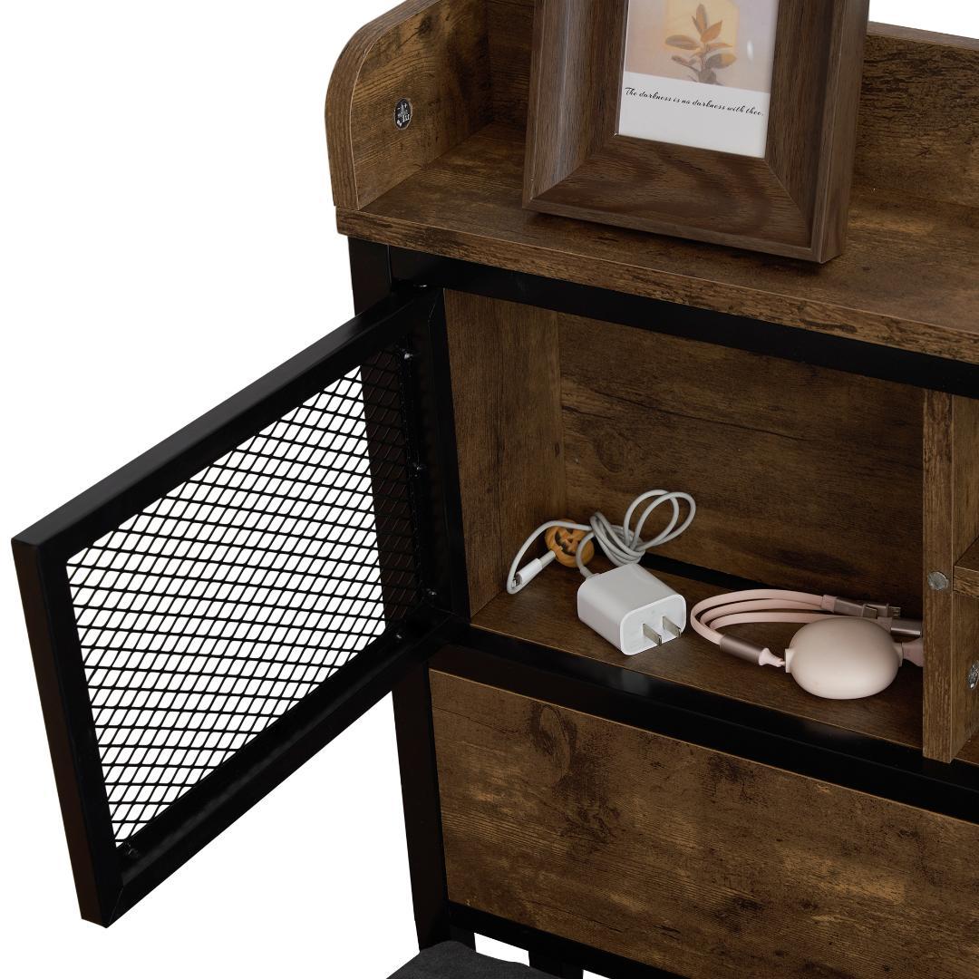 数量限定セール！売切ゴメンSD・セミダブル　ベッドフレーム・コンセント付き