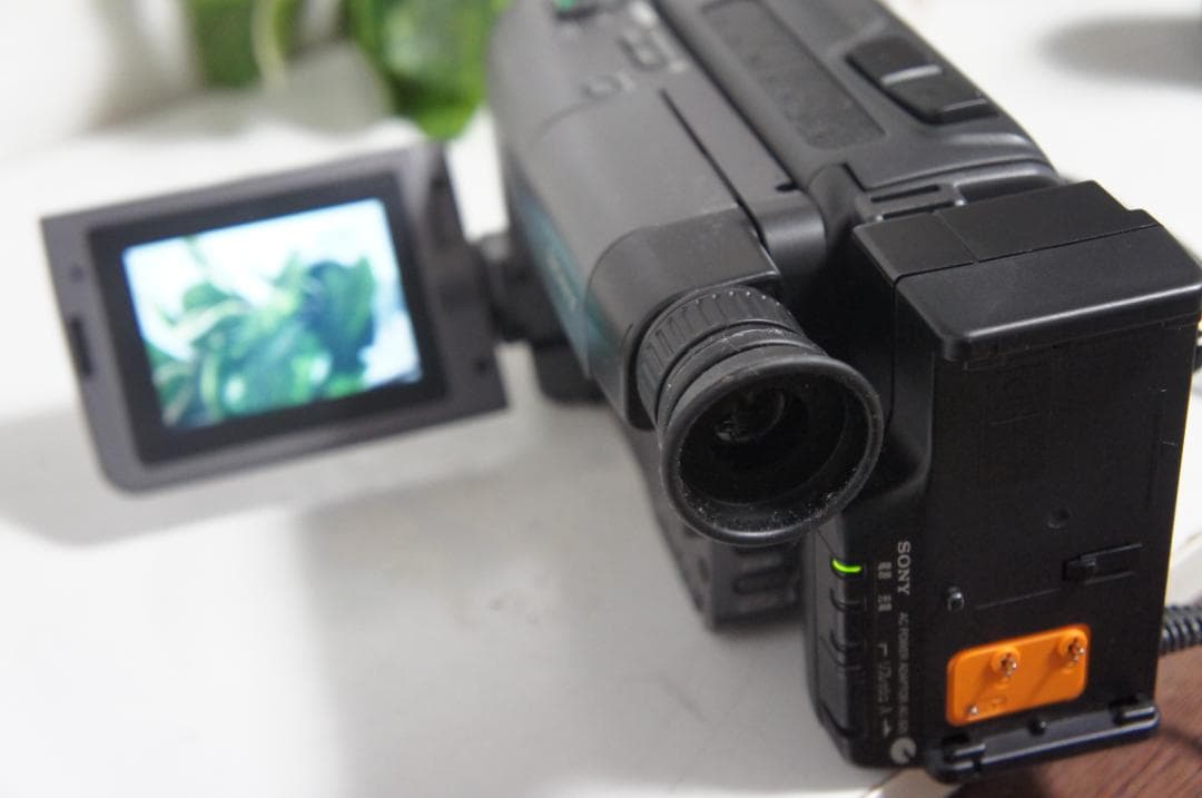 【動作美品】Hi8 SONY CCD TRV60 ビデオカメラ 8mm 701