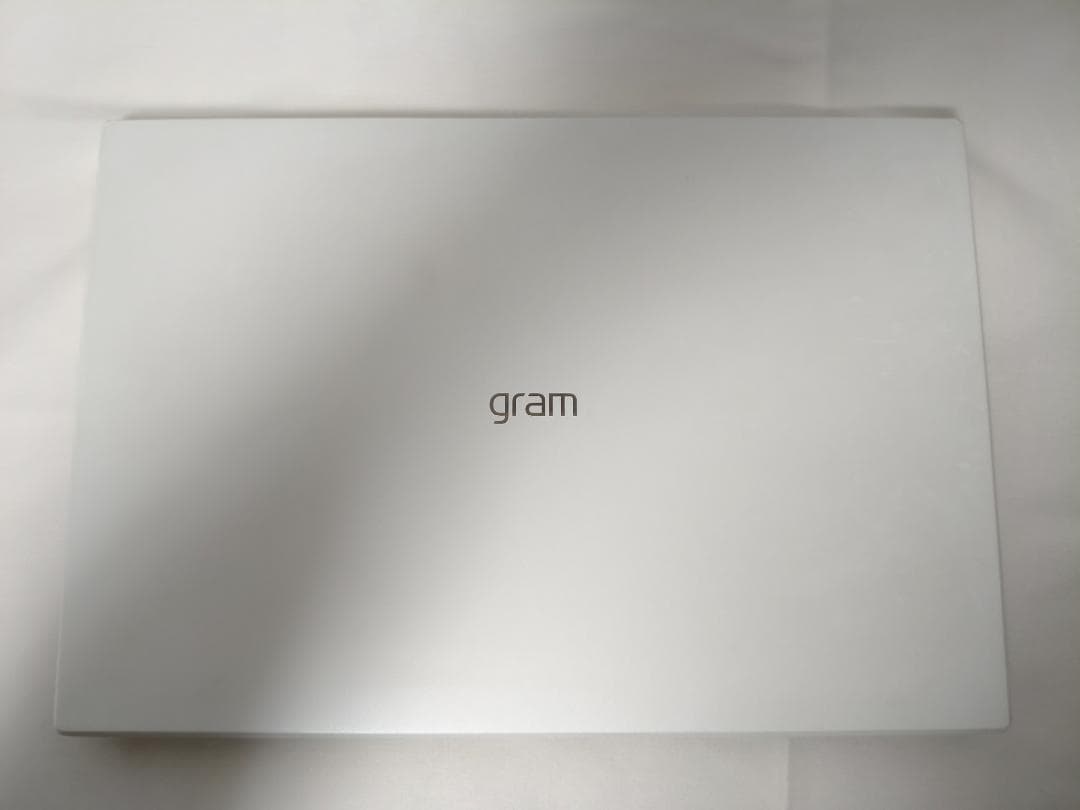 LG gram 14 第13世代 i5 8GB SSD512GB Office