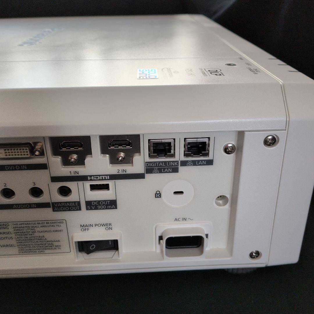 S*3様 Panasonic PT-RZ570J プロジェクター