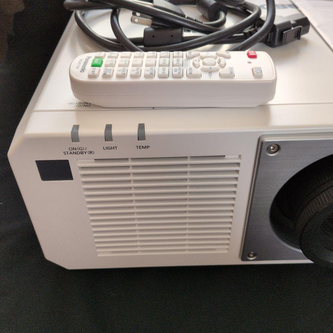 S*3様 Panasonic PT-RZ570J プロジェクター