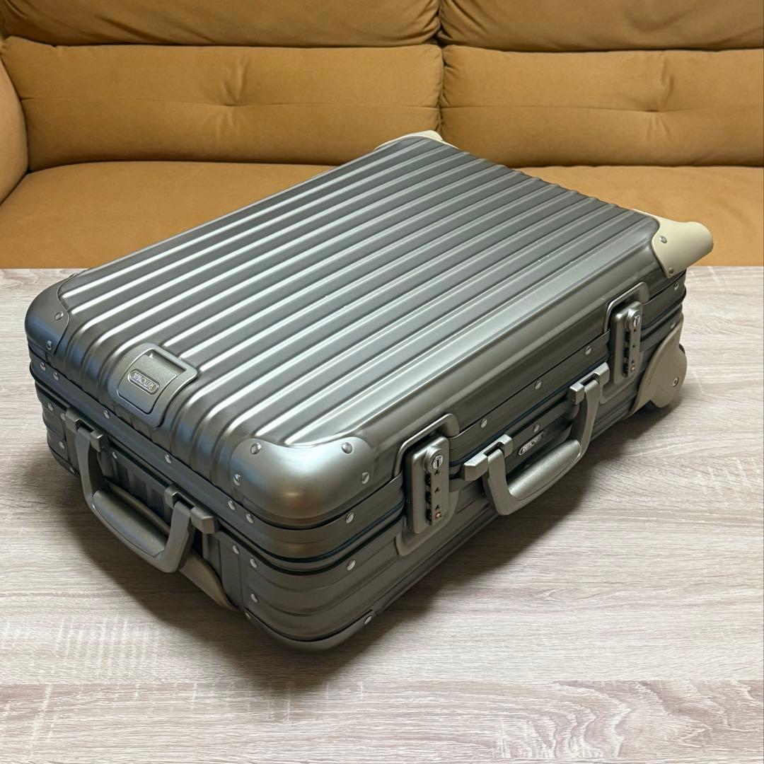 一回使用 リモワ トパーズ チタニウム 35L 機内持ち込み 超美品