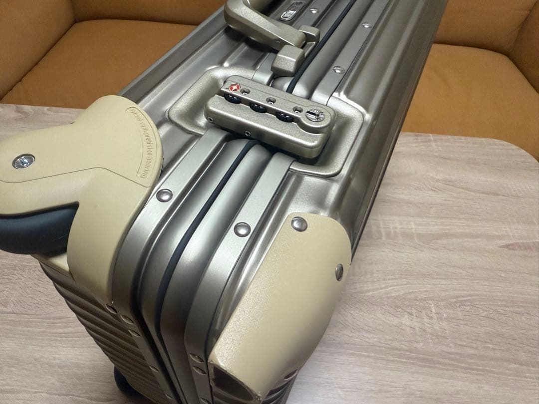 一回使用 リモワ トパーズ チタニウム 35L 機内持ち込み 超美品