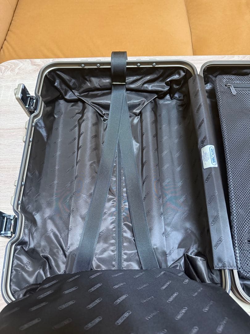 一回使用 リモワ トパーズ チタニウム 35L 機内持ち込み 超美品