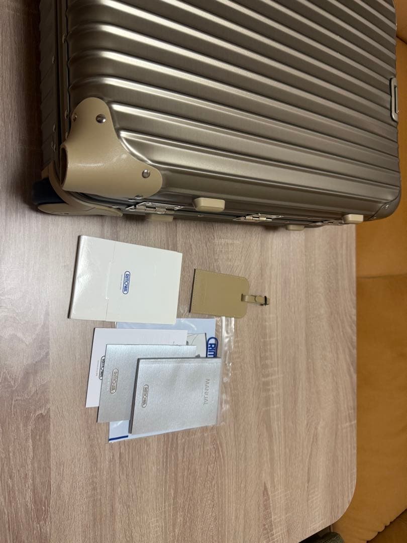 一回使用 リモワ トパーズ チタニウム 35L 機内持ち込み 超美品