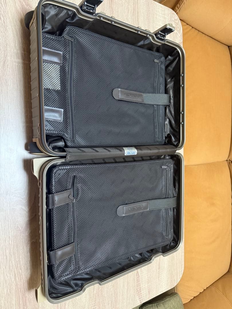 一回使用 リモワ トパーズ チタニウム 35L 機内持ち込み 超美品