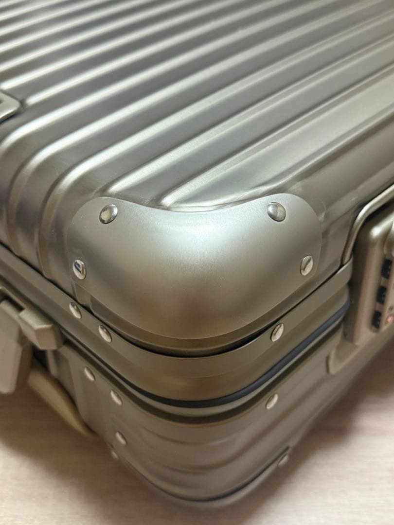 一回使用 リモワ トパーズ チタニウム 35L 機内持ち込み 超美品