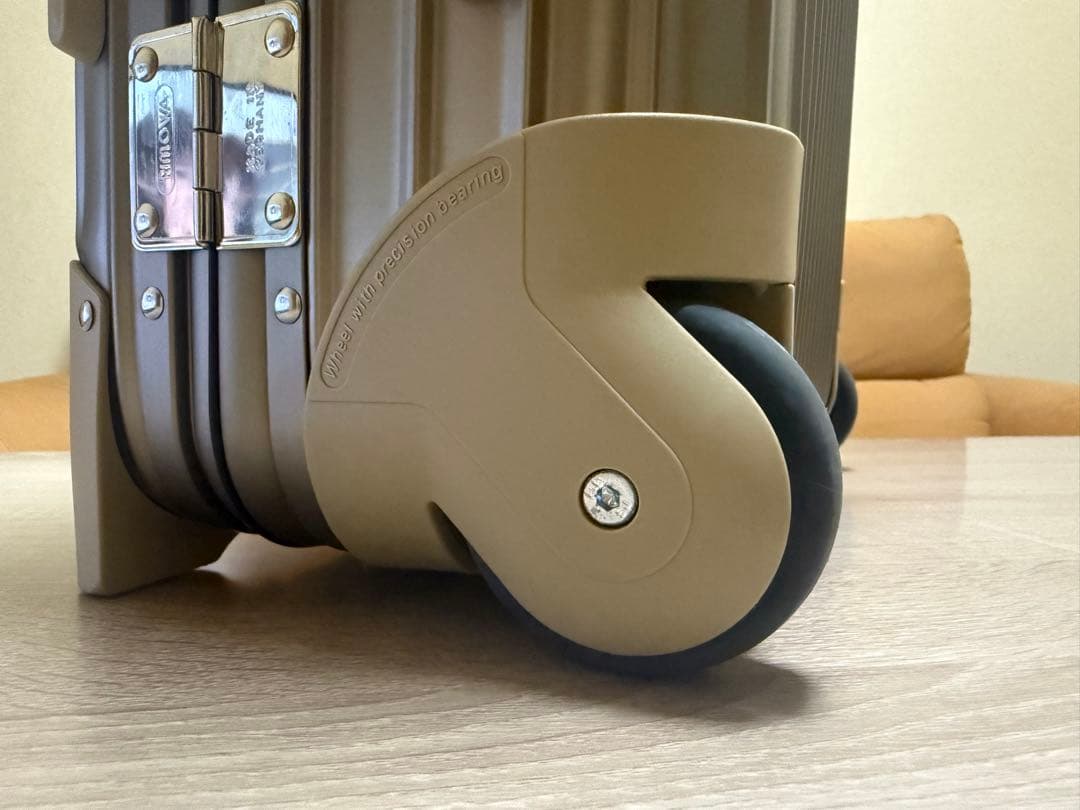 一回使用 リモワ トパーズ チタニウム 35L 機内持ち込み 超美品