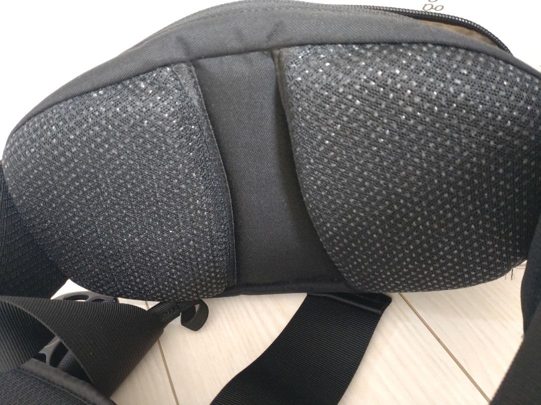 ハグー Hugoo ヒップシート ブラック