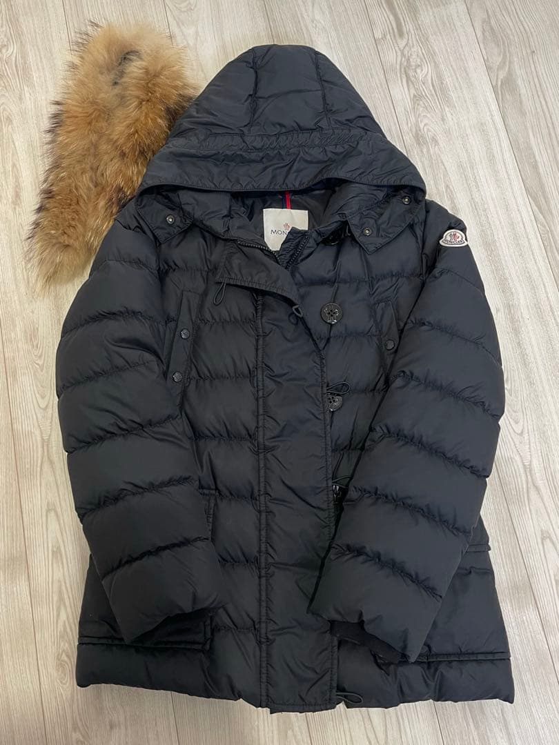 Moncler フード付き ブラックダウンジャケット