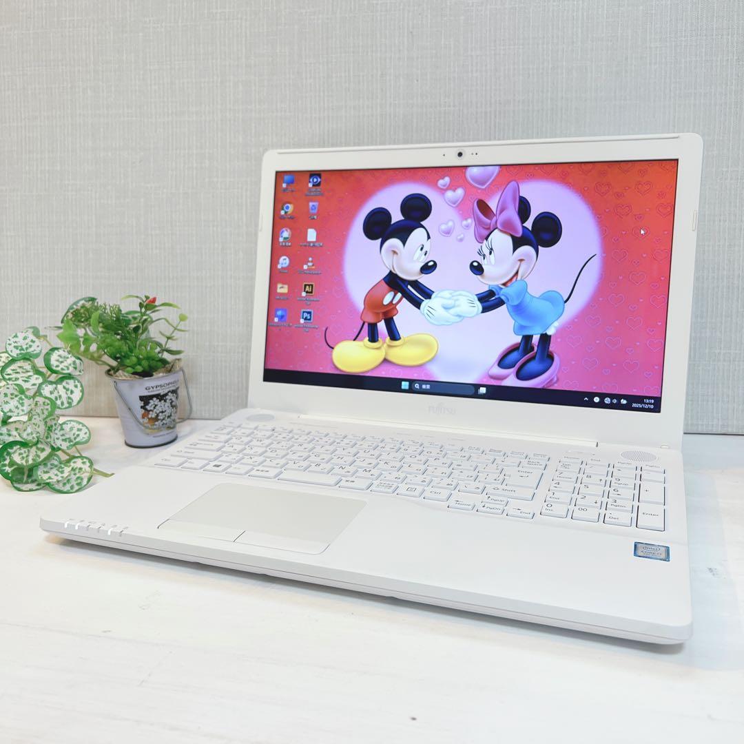 超美品、光沢白、高速SSD、7世帯i7、イラレ&オフィス2021、メモリ12G