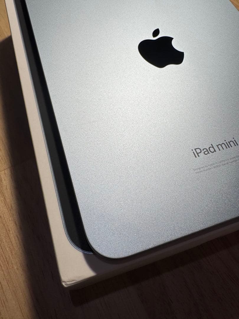 iPad mini 7世代 WiFiモデル + Pitakaケース