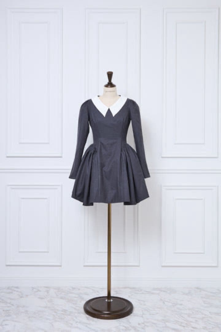 ミストレアス Side Volume Contrast Collar Dress