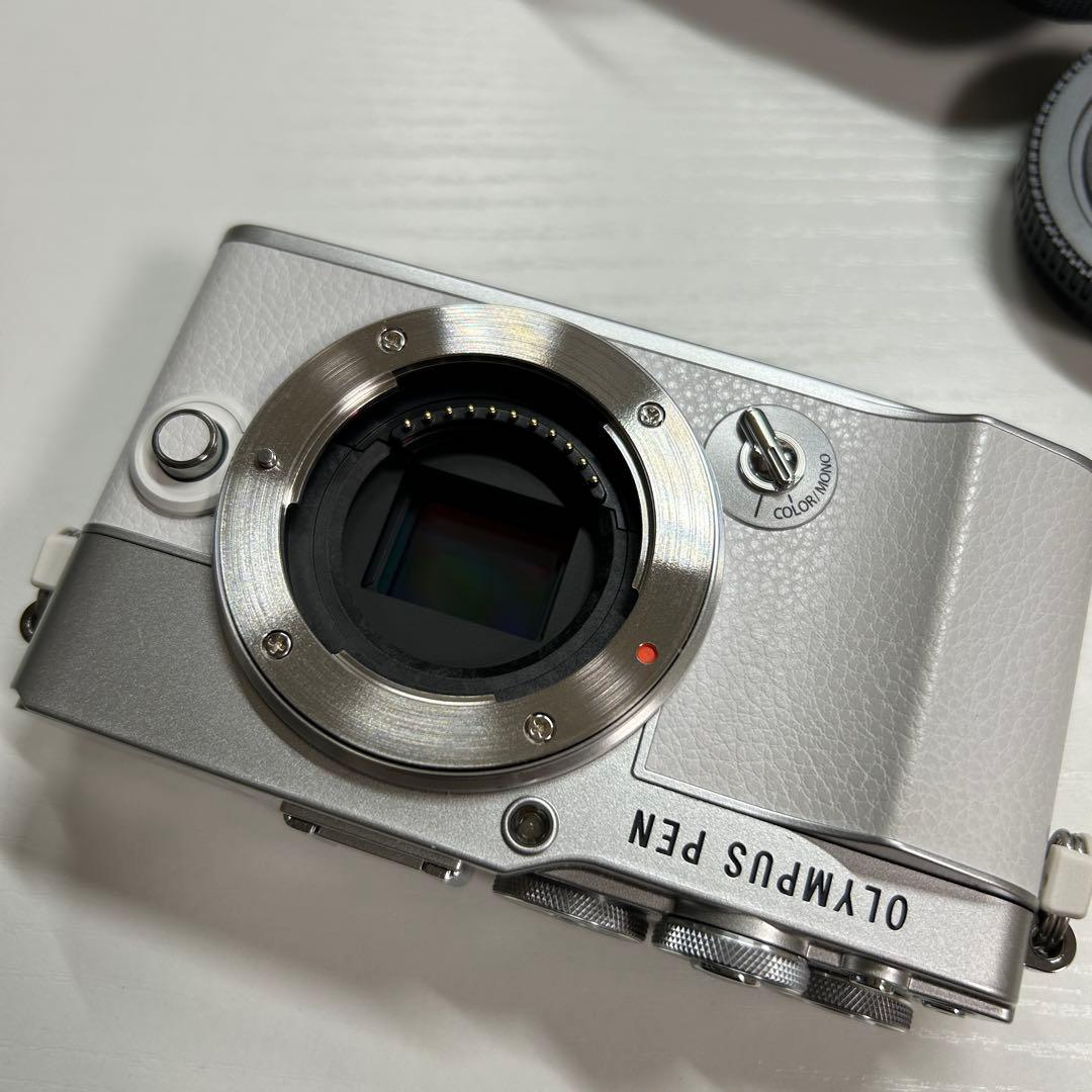 OLYMPUS オリンパスペン　E-P7 14-42mm EZレンズキット　白