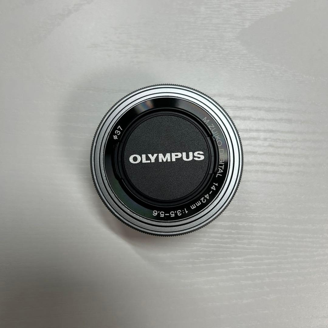 OLYMPUS オリンパスペン　E-P7 14-42mm EZレンズキット　白