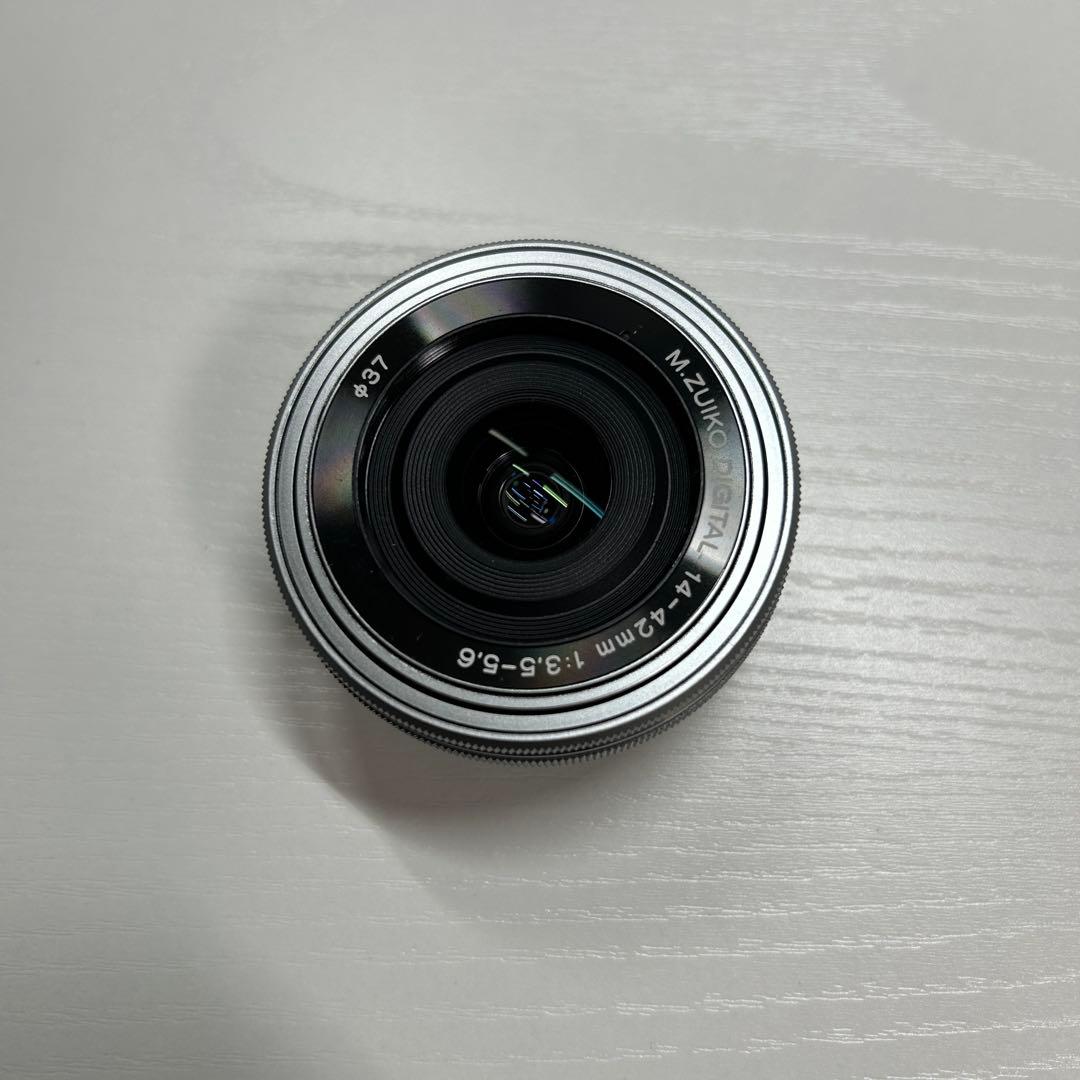 OLYMPUS オリンパスペン　E-P7 14-42mm EZレンズキット　白