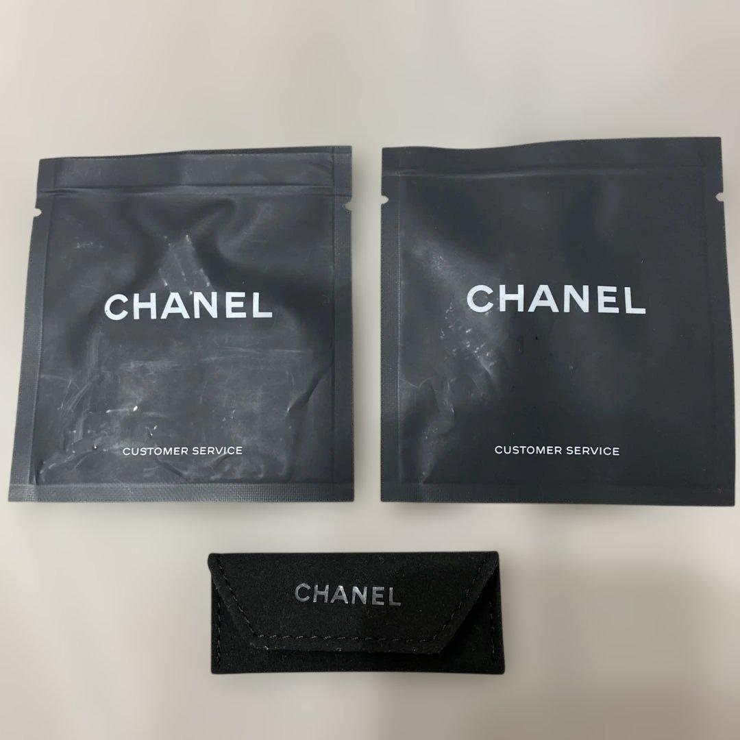 新品未使用　CHANEL J12 ホワイト　コマ(2コマ) コマケース付き