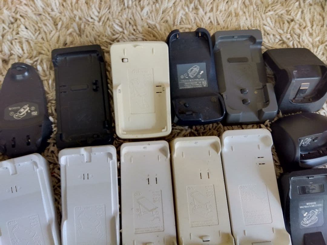 ガラケーや卓上ホルダまとめ売りジャンク品