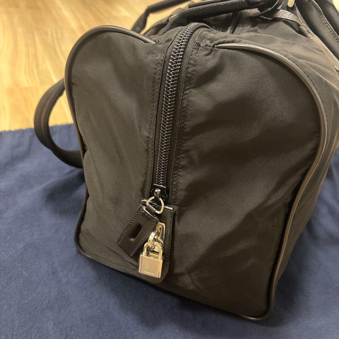 プラダ　ボストンバック　黒