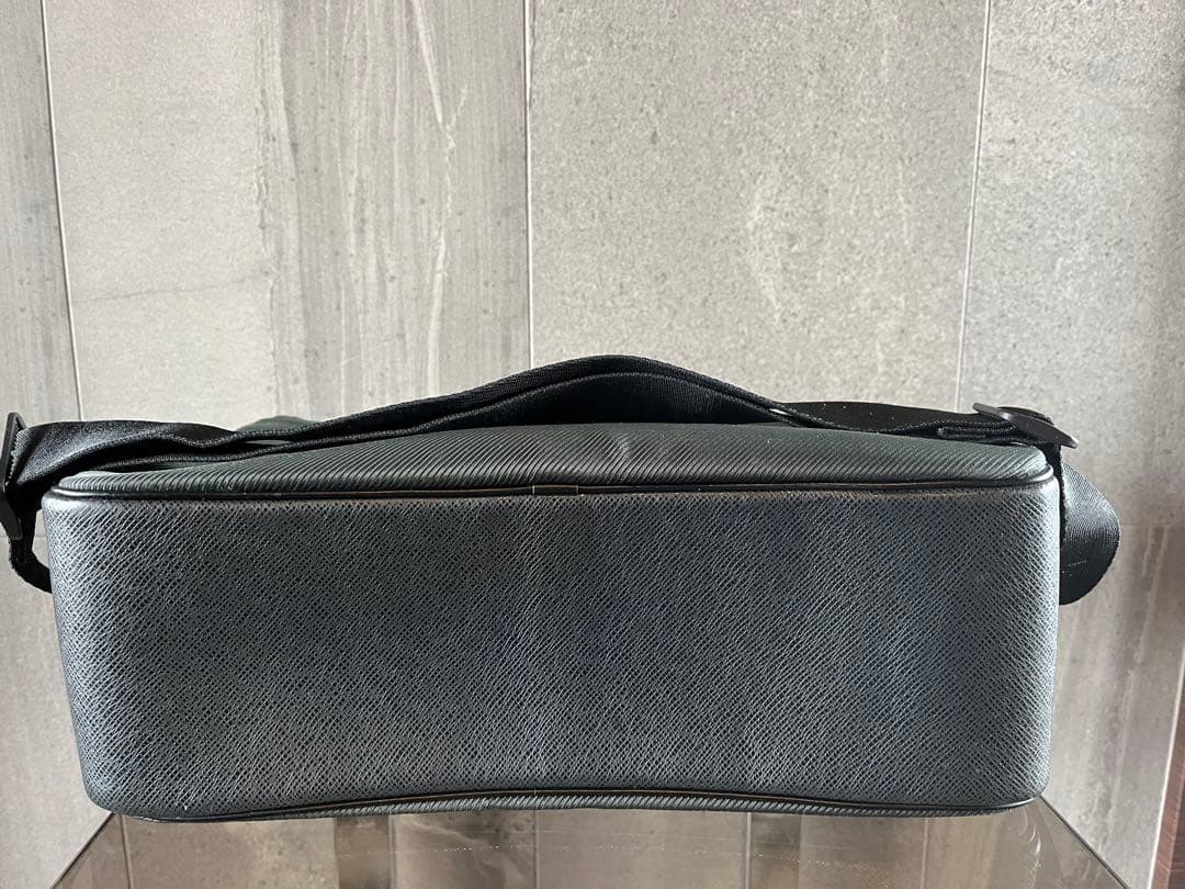 ルイヴィトン タイガ タイミール ショルダー メッセンジャー バッグ グリーン