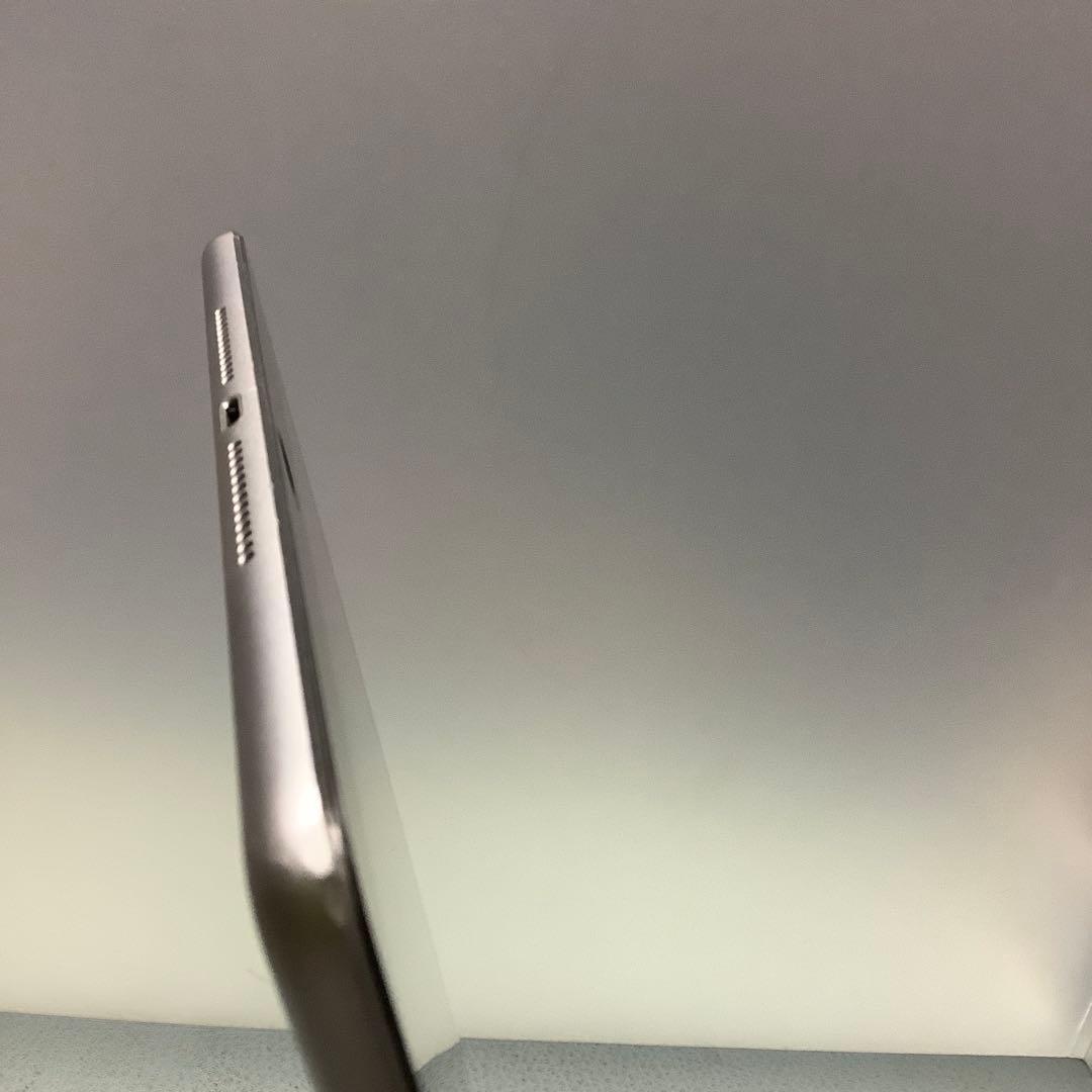 iPad 第6世代32G wifi Gray バッテリー新品100%美品
