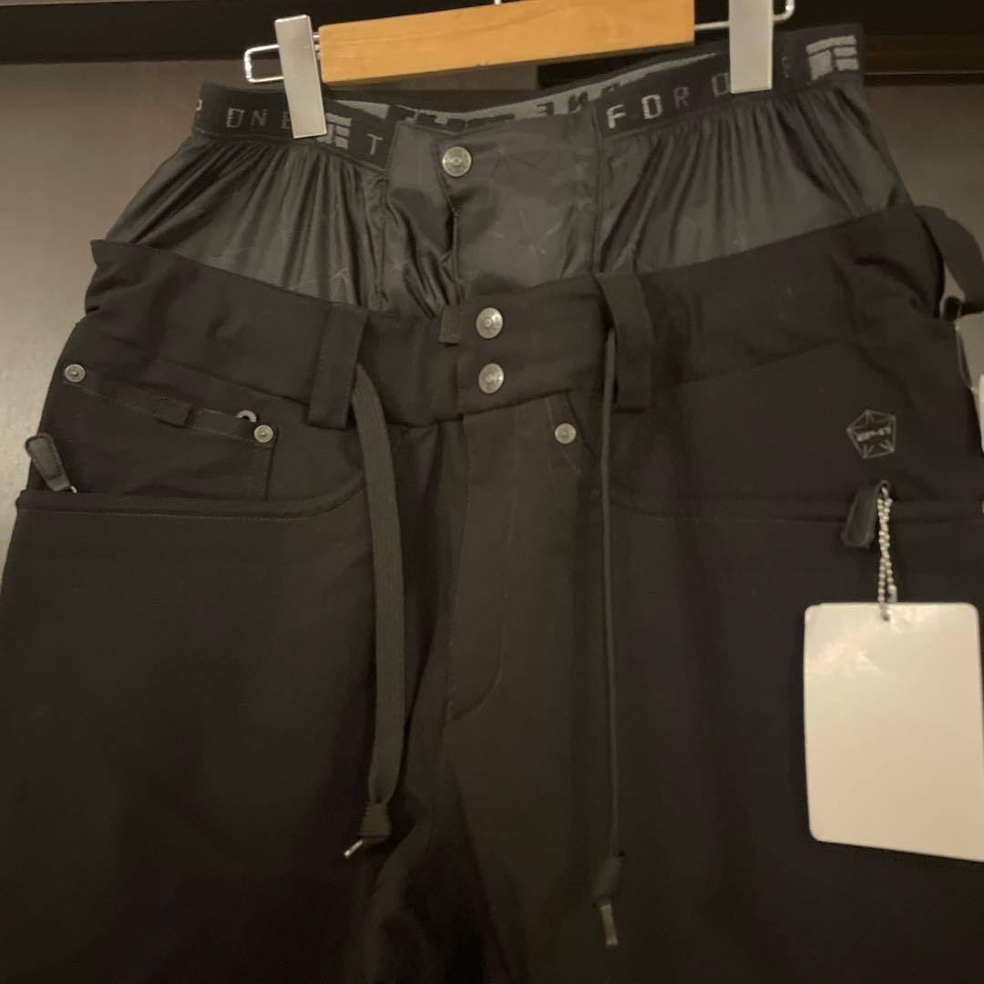 241 　スノボウェア　L 黒　新品