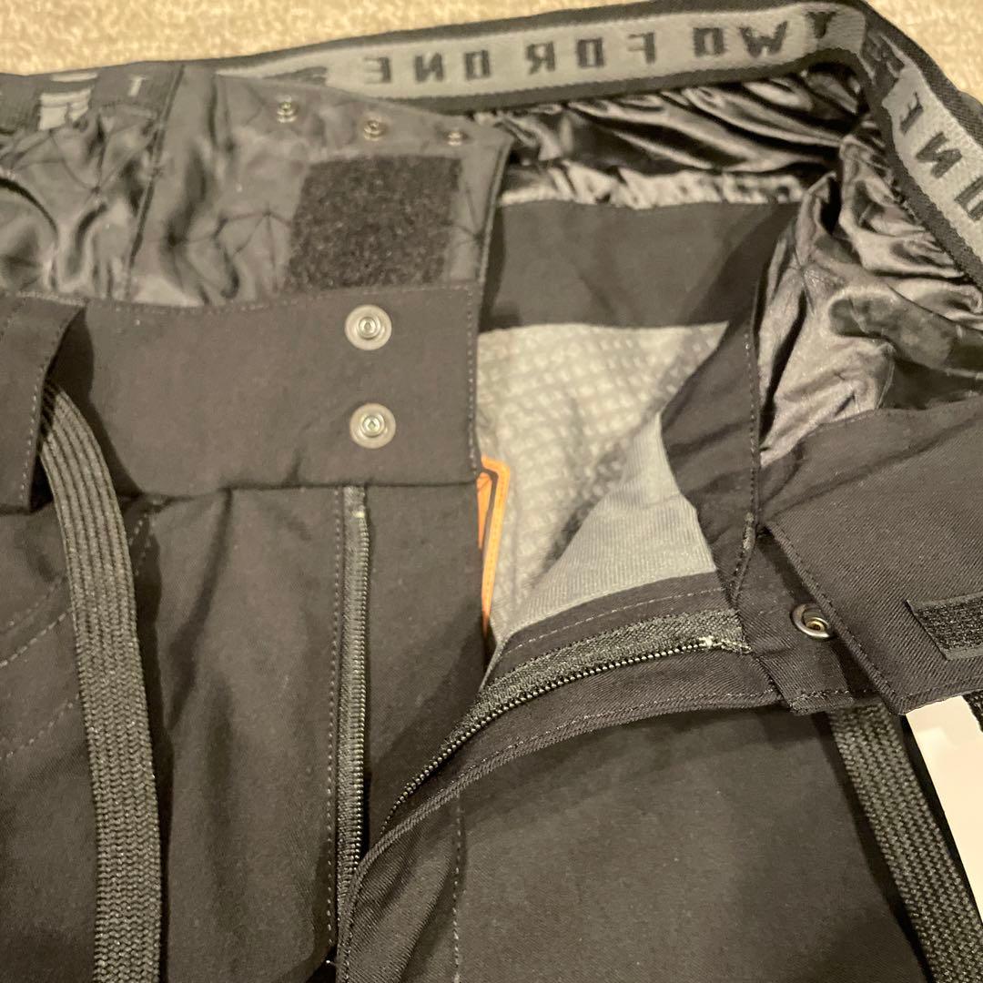 241 　スノボウェア　L 黒　新品