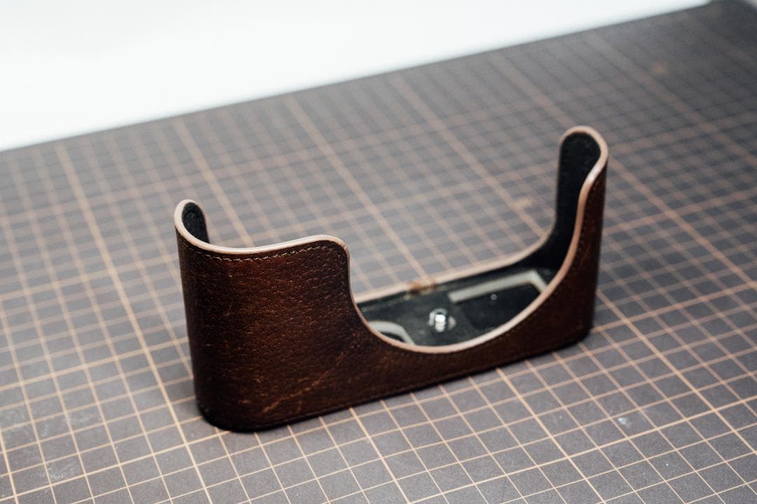 【早い者勝ち/値段交渉可/作例あり】LEICA Q2 + ハーフレザーカバー