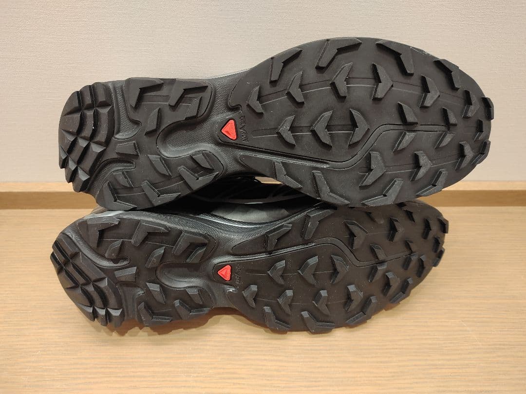 新品未使用！箱・タグ付き　Salomon GORE-TEX スニーカー ブラック