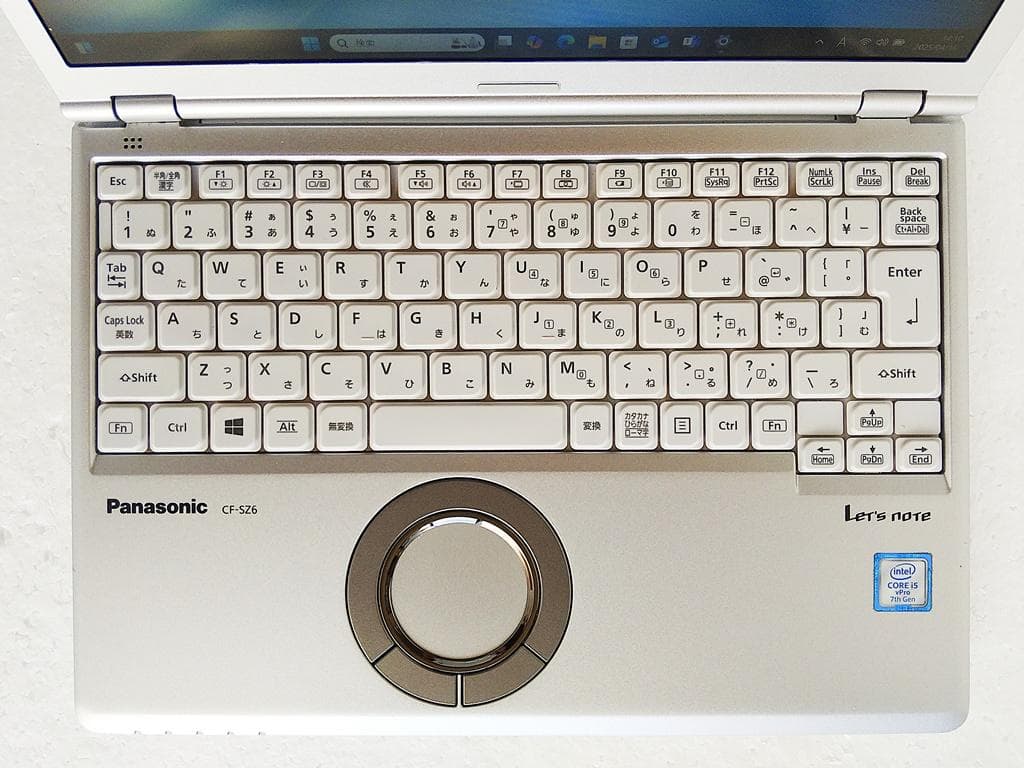 軽量コンパクト　Panasonic CF-SZ6