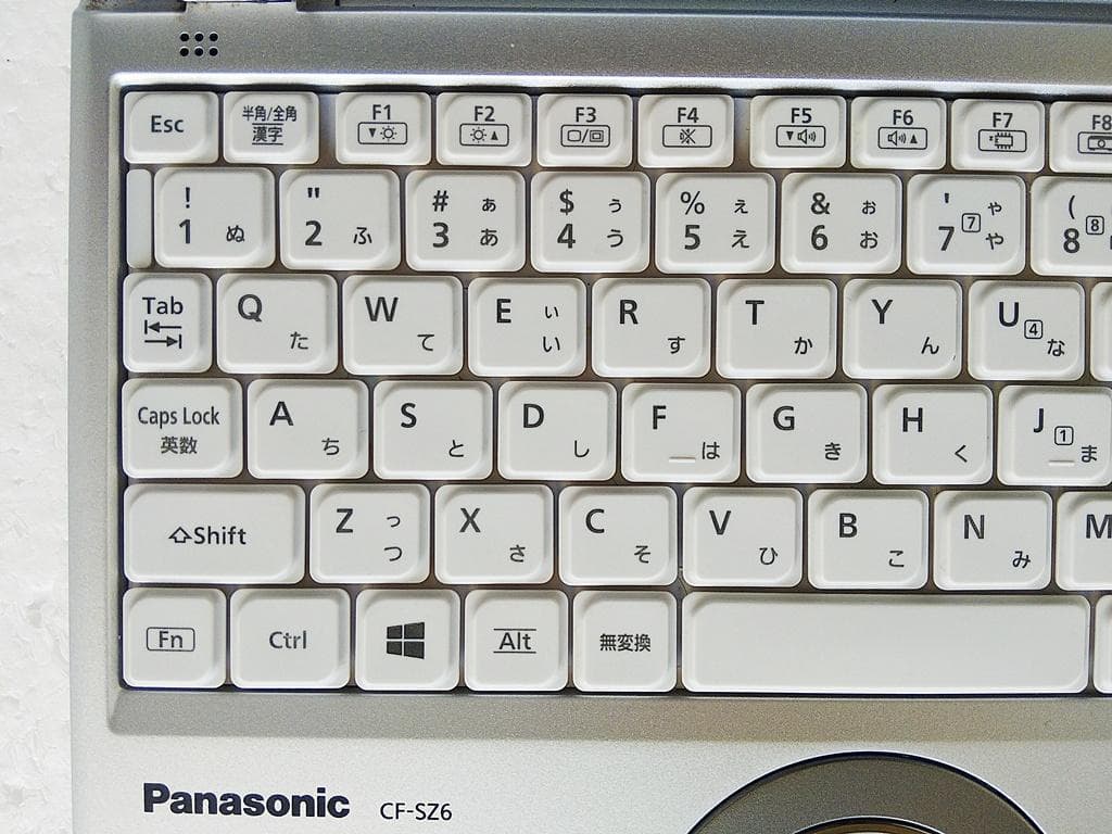 軽量コンパクト　Panasonic CF-SZ6