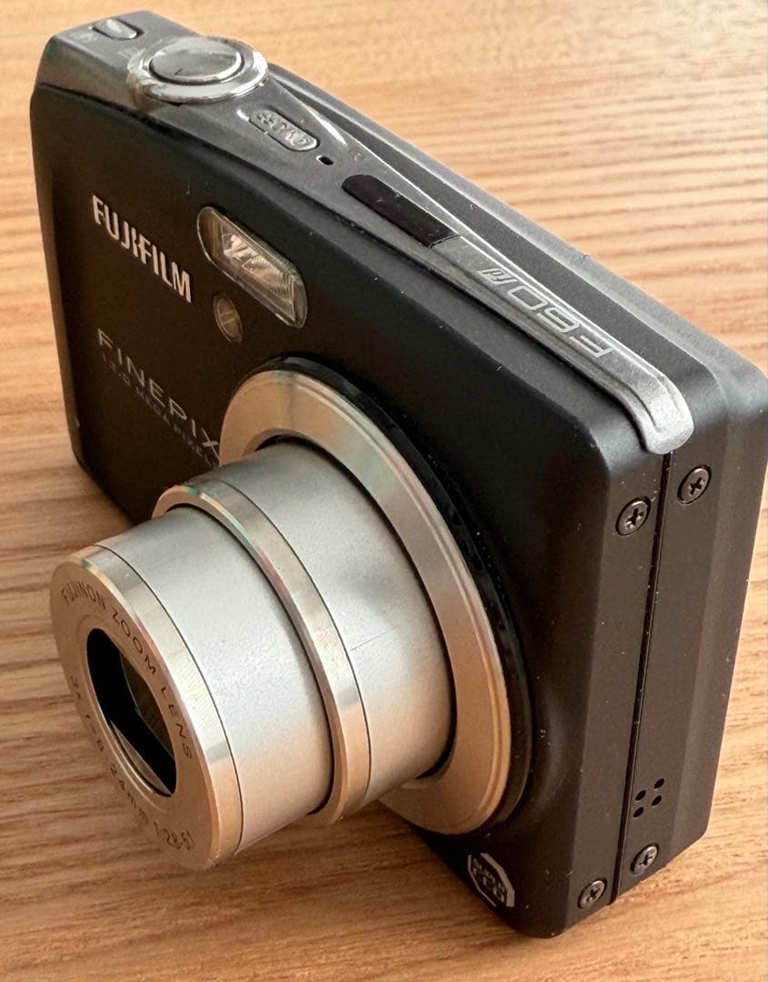 動作品　FUJIFILM FinePix F60fd デジタルカメラ　ブラック