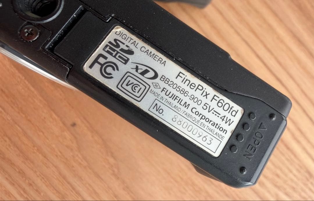 動作品　FUJIFILM FinePix F60fd デジタルカメラ　ブラック