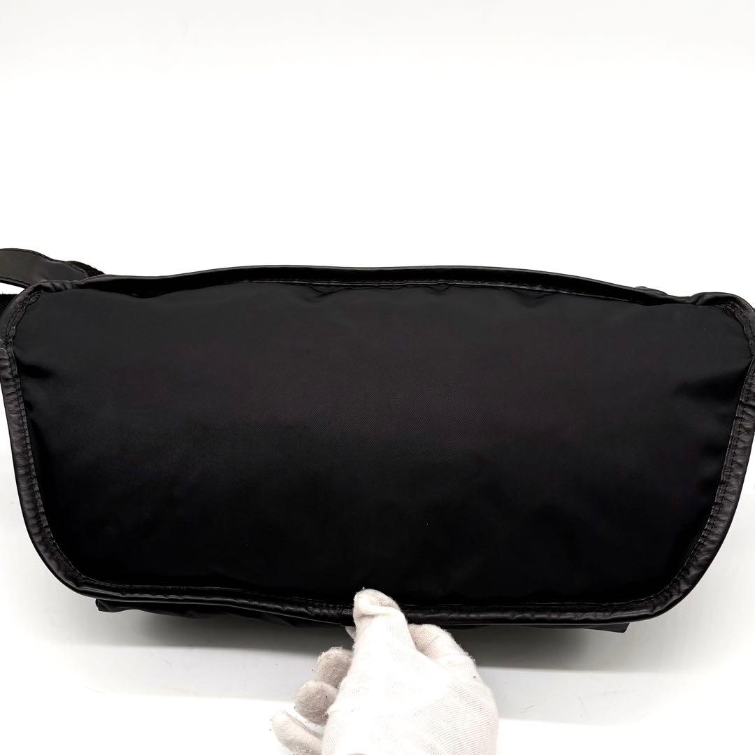 【美品】フェリージ 427 ボディバッグ ナイロン レザー ブラック
