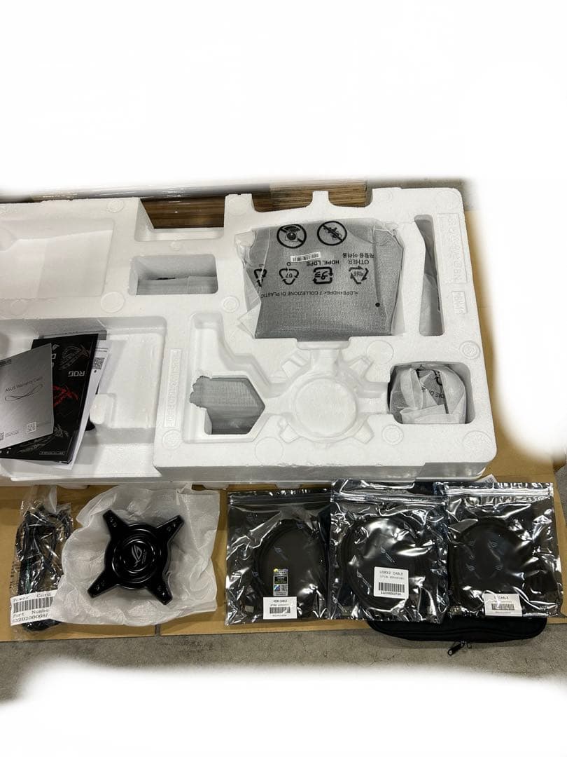 ASUSゲーミングモニター　ROG Strix OLED XG27UCDMG