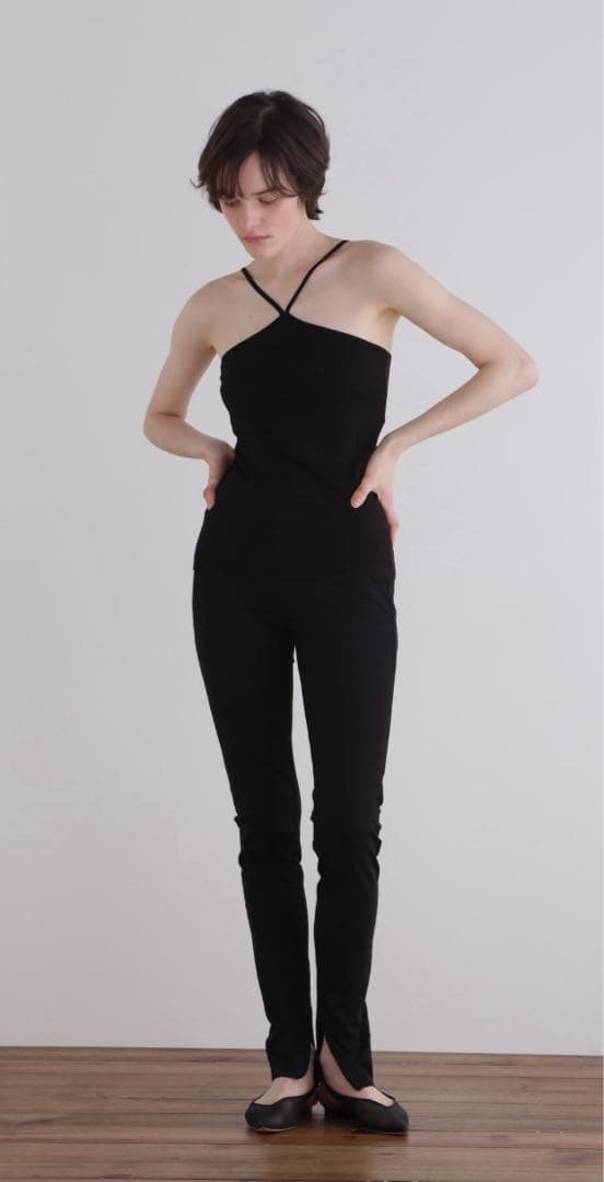 ★新品タグ付き未使用品★ルフィル le phil カップインキャミトップV 黒