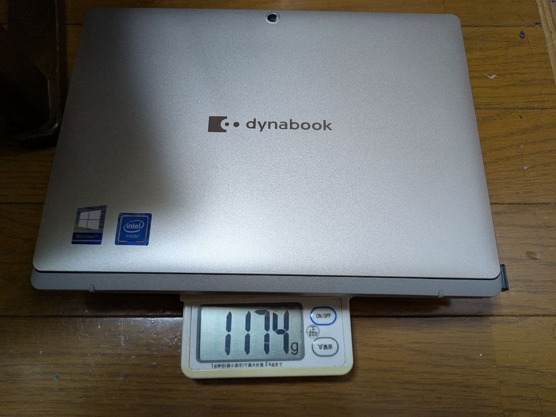 東芝　dynabook　タブレットパソコン　ゴールド　Windows11　中古品