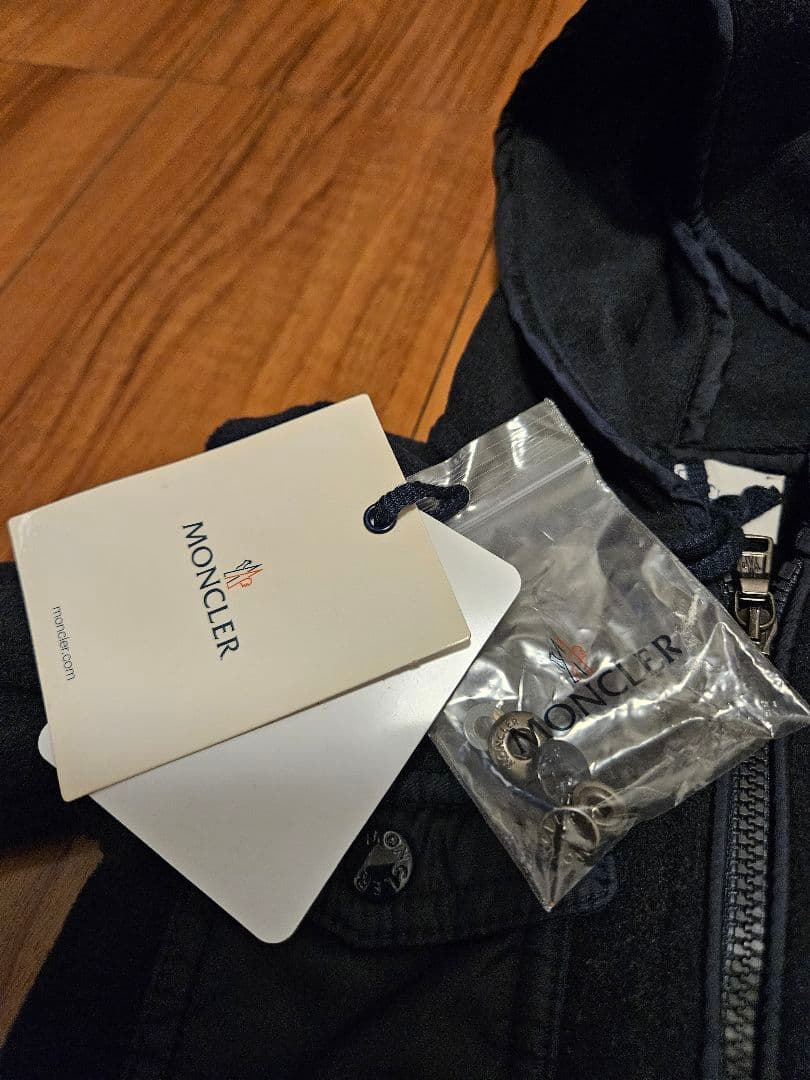 MONCLER フード付きロンパース 黒