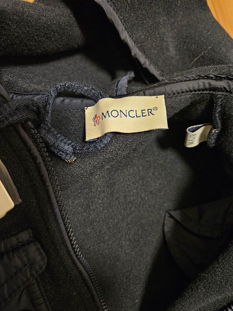 MONCLER フード付きロンパース 黒