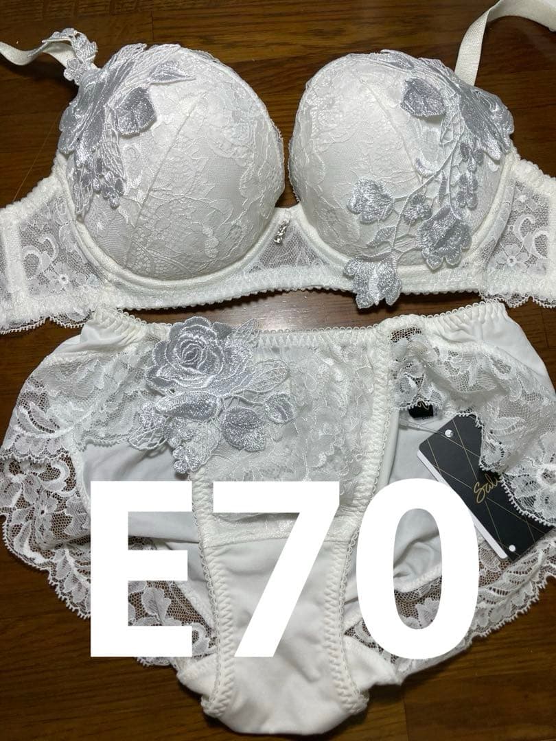 【廃盤レア】サルート　10 ブラジャー　ショーツ　アイボリー　IV