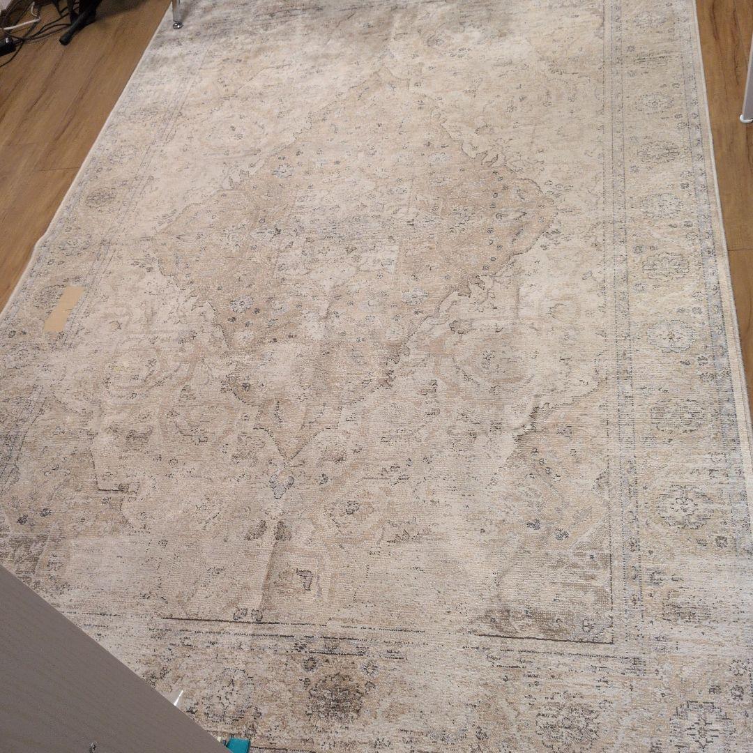 ZARA　オリエンタルパターン ベージュラグ 大きめ