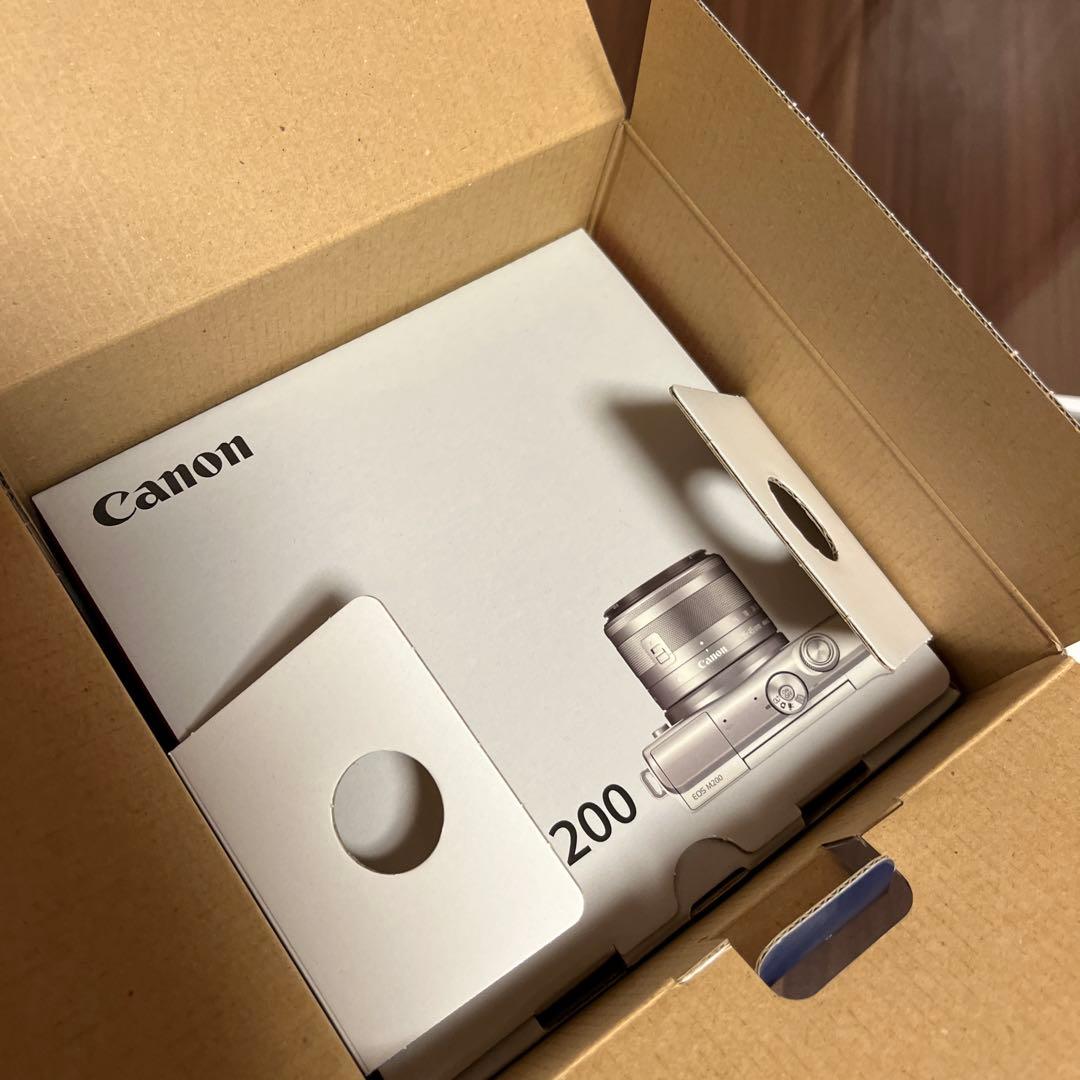 \"限定5,000台モデル\"Canon EOS M200 リミテッドゴールドキット