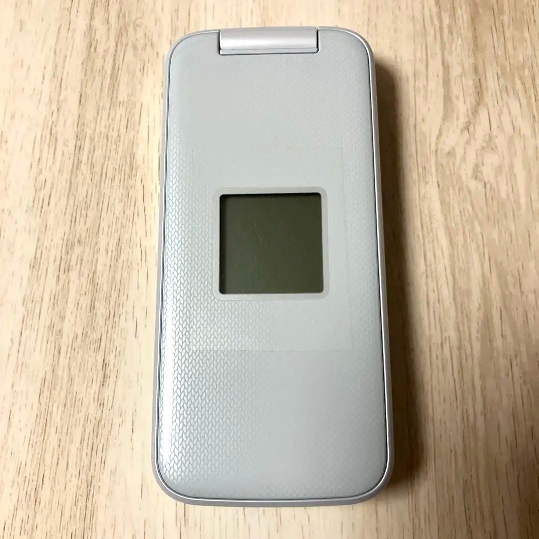 ☆美品☆ドコモらくらくホン F-01M ホワイト（充電器付き）