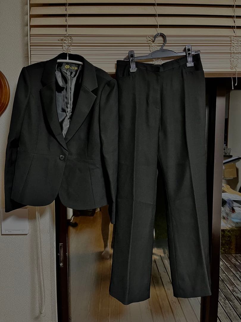 本日迄美品　東京ソワールパンツスーツセットアップ　11号ブラック　フォーマル漆黒