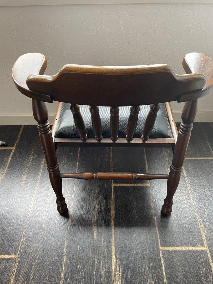 アンティーク 木製アームチェア 黒クッション