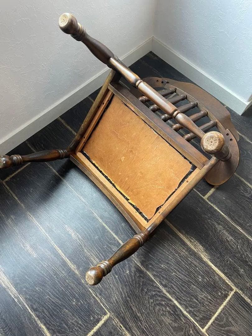 アンティーク 木製アームチェア 黒クッション