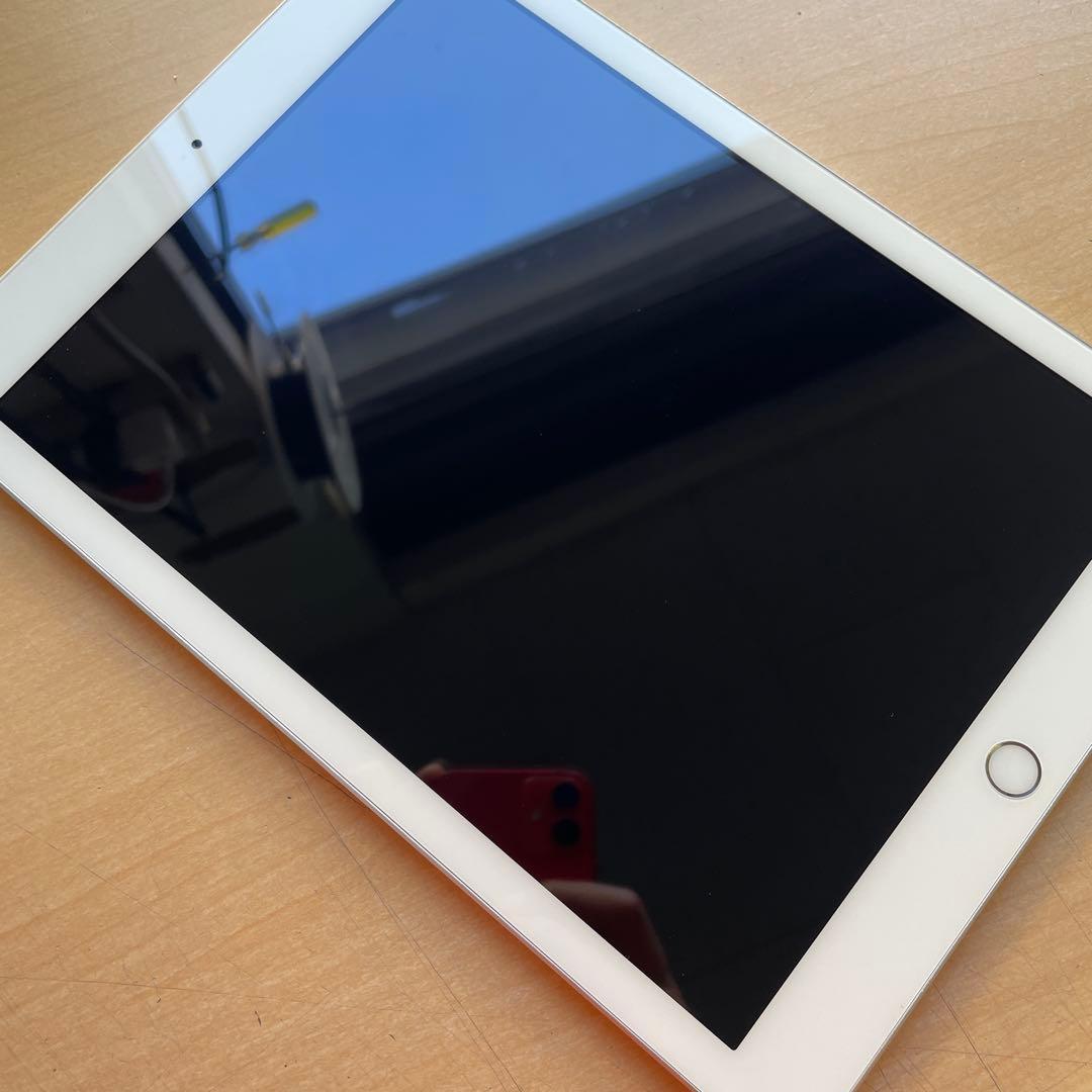 iPad 第5世代　A1823 Cellular シルバー　32GB 美品