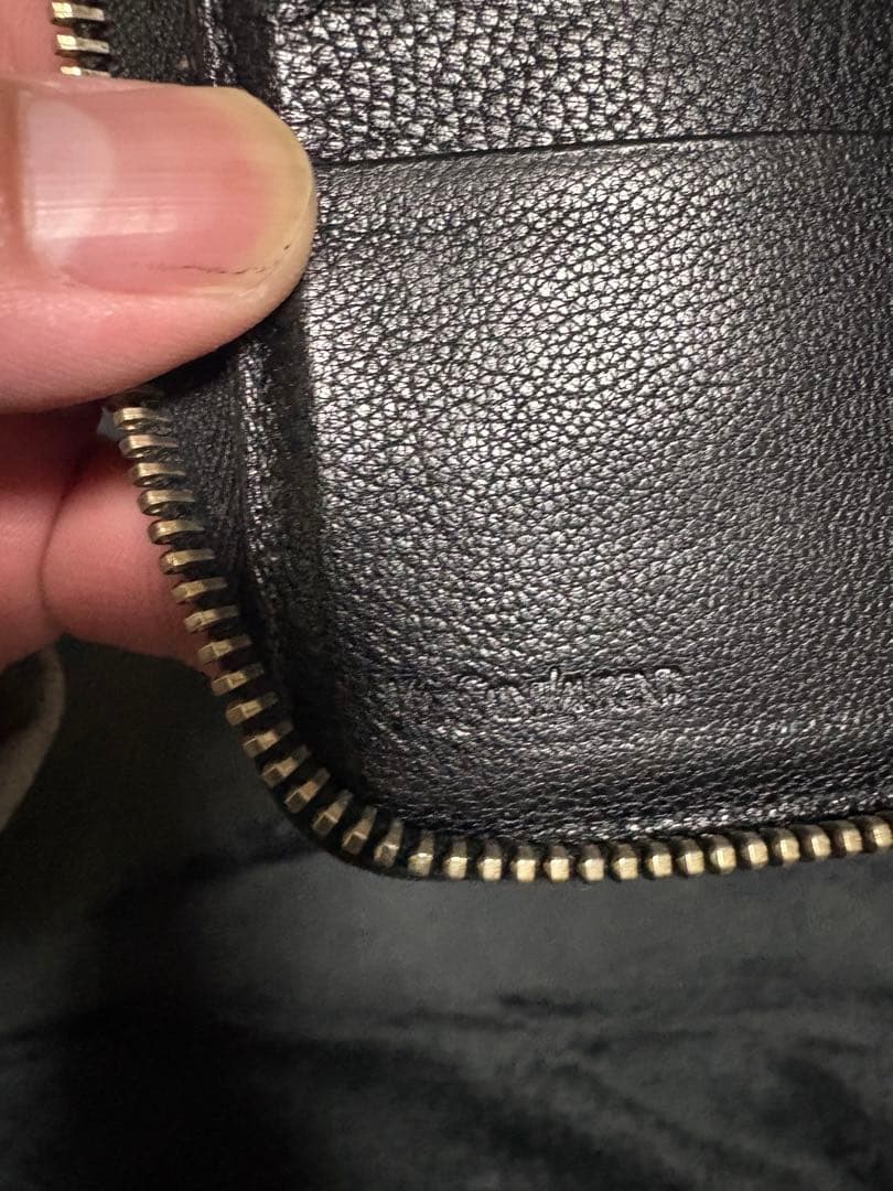 YVESSAINTLAURENT パテントレザー ラウンドファスナー長財布