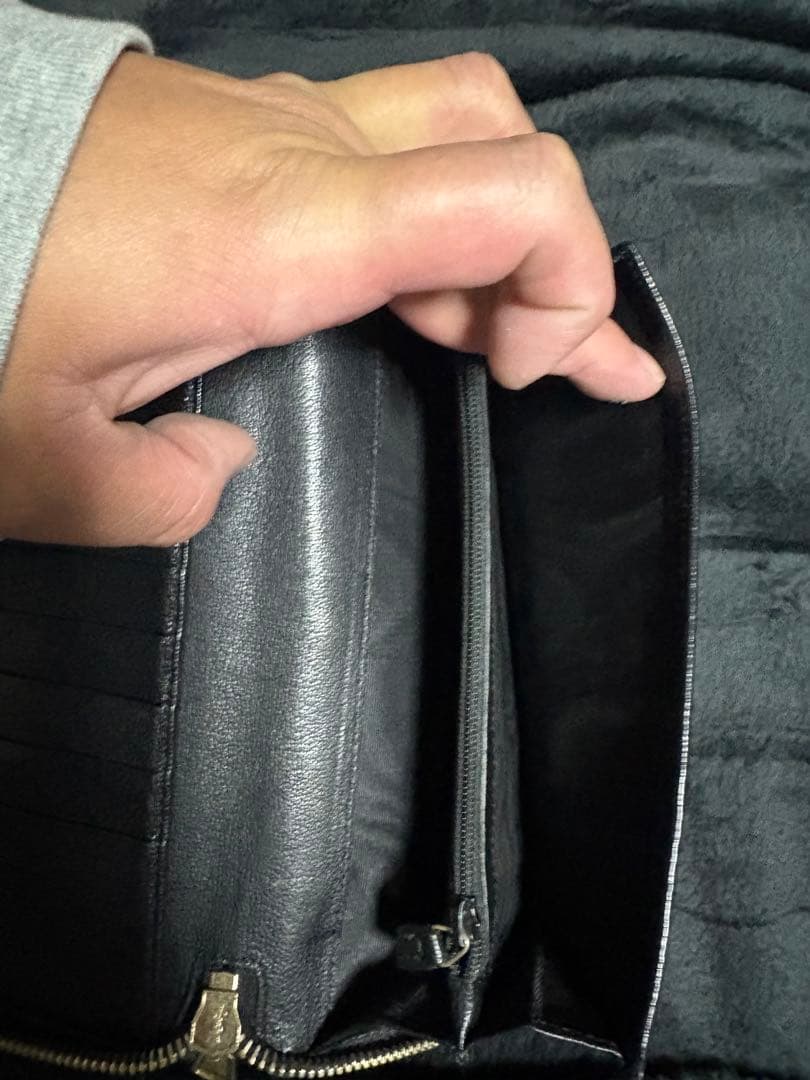 YVESSAINTLAURENT パテントレザー ラウンドファスナー長財布